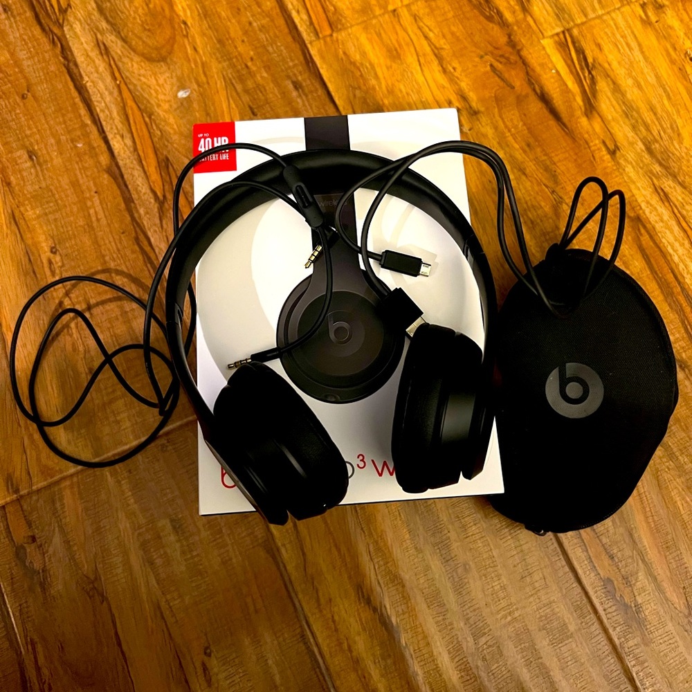 Beats by Dr. Dre Solo3 Wireless On-Ear Bluetooth Headphones